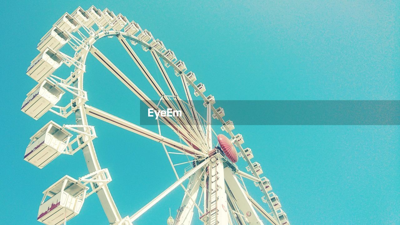 LOW ANGLE VIEW OF FERRIS WHEEL AGAINST SKY