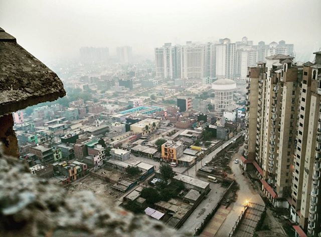 SKYSCRAPERS IN CITY