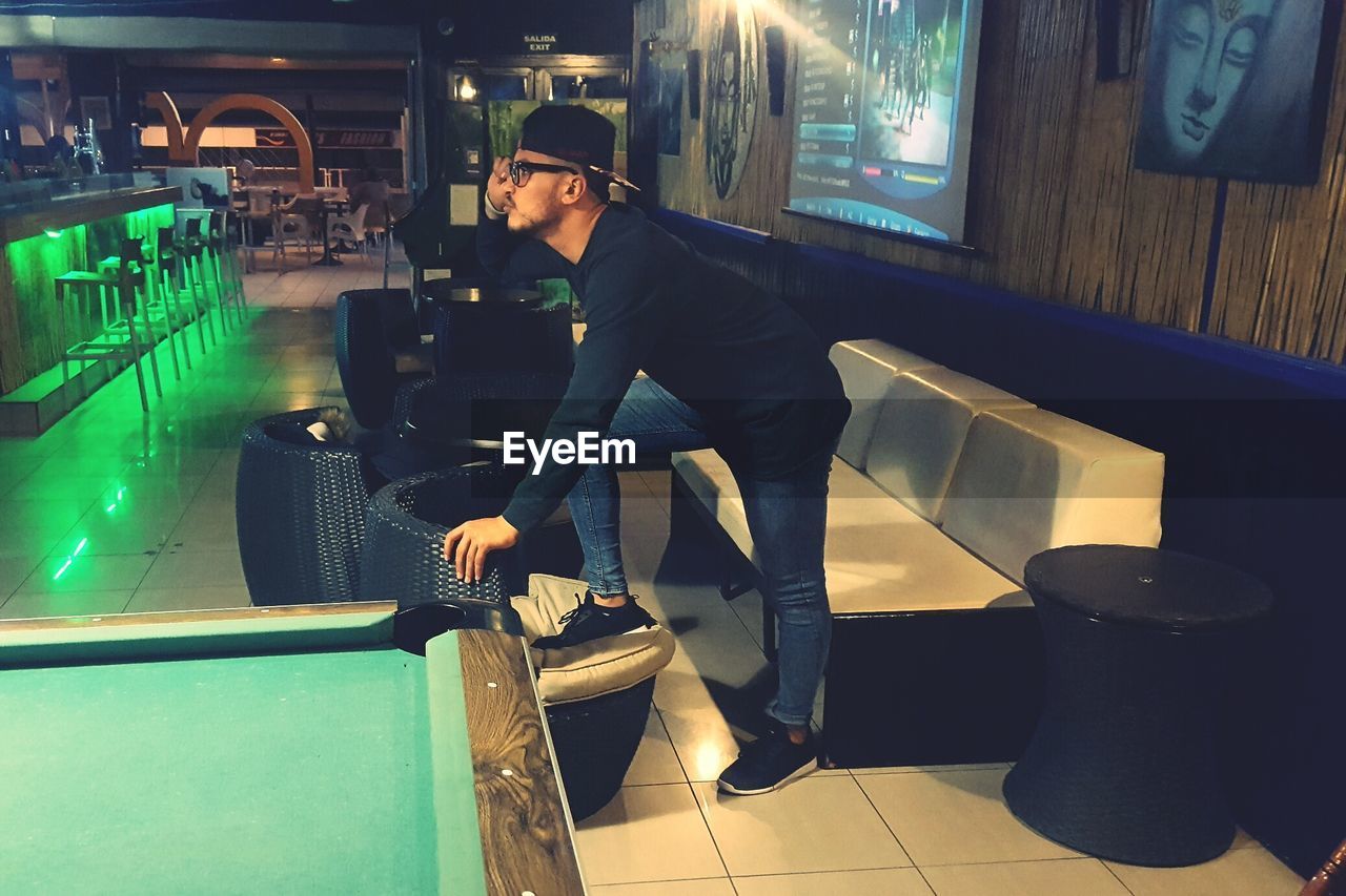 HIGH ANGLE VIEW OF MAN WORKING ON ESCALATOR