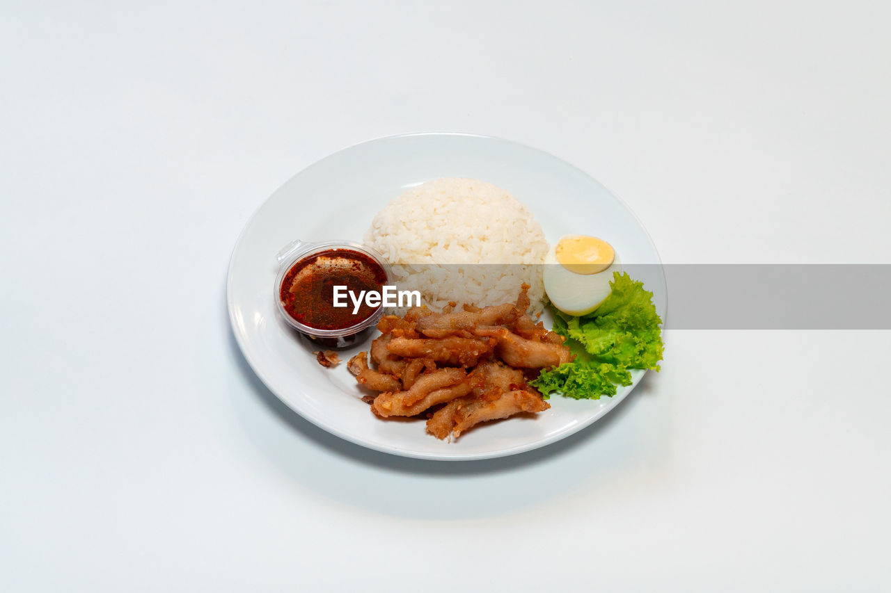 food and drink, food, plate, dish, studio shot, healthy eating, freshness, indoors, meal, cuisine, white background, meat, fast food, wellbeing, vegetable, no people, fried, fried food, breakfast, high angle view, produce, still life, asian food, cut out, table