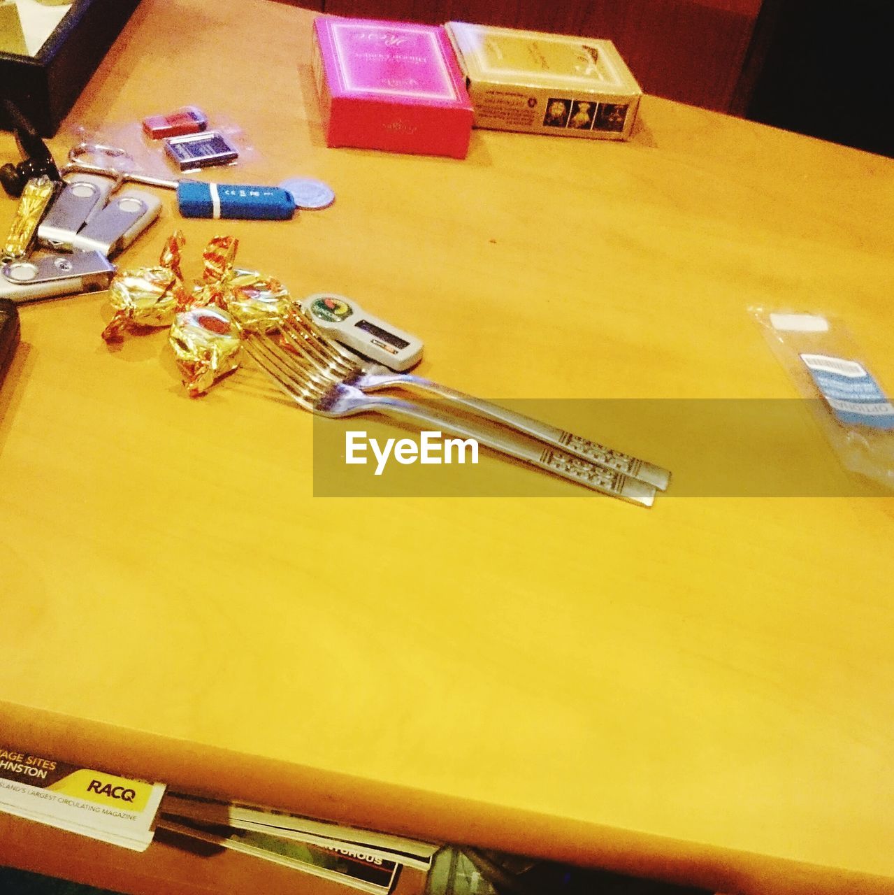 CLOSE-UP OF FOOD ON WOODEN TABLE