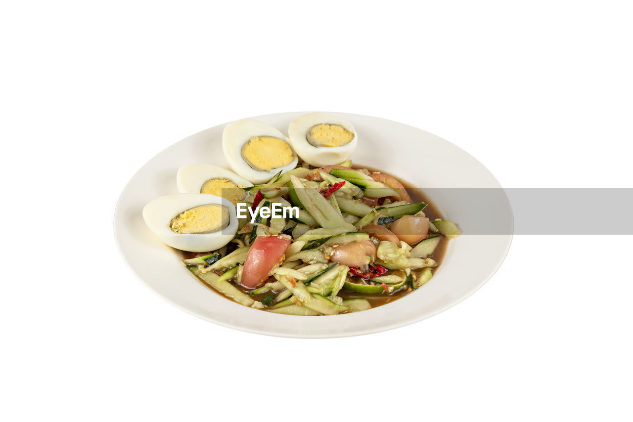 DIRECTLY ABOVE SHOT OF SALAD SERVED IN BOWL