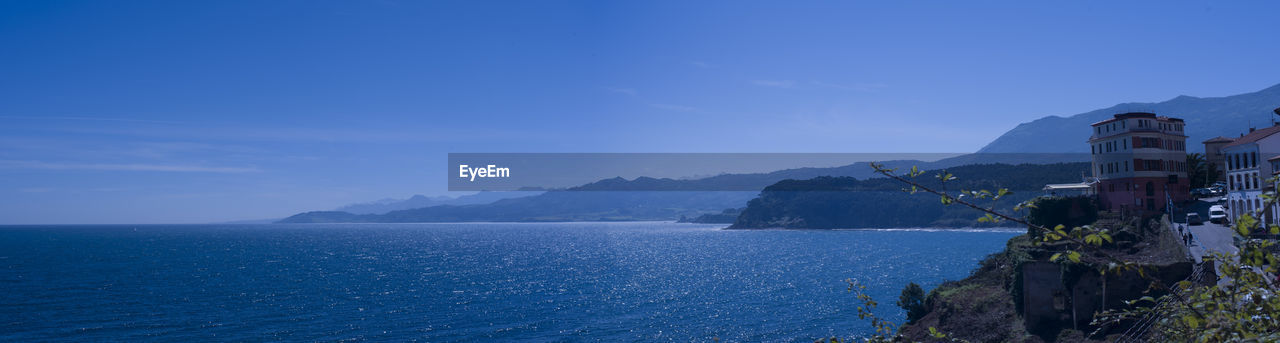 PANORAMIC VIEW OF SEA AND BUILDINGS AGAINST SKY