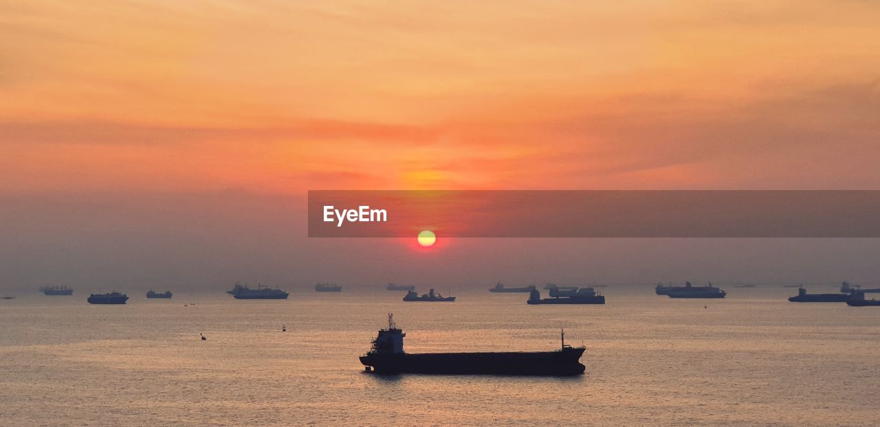 VIEW OF SEA AGAINST SKY DURING SUNSET