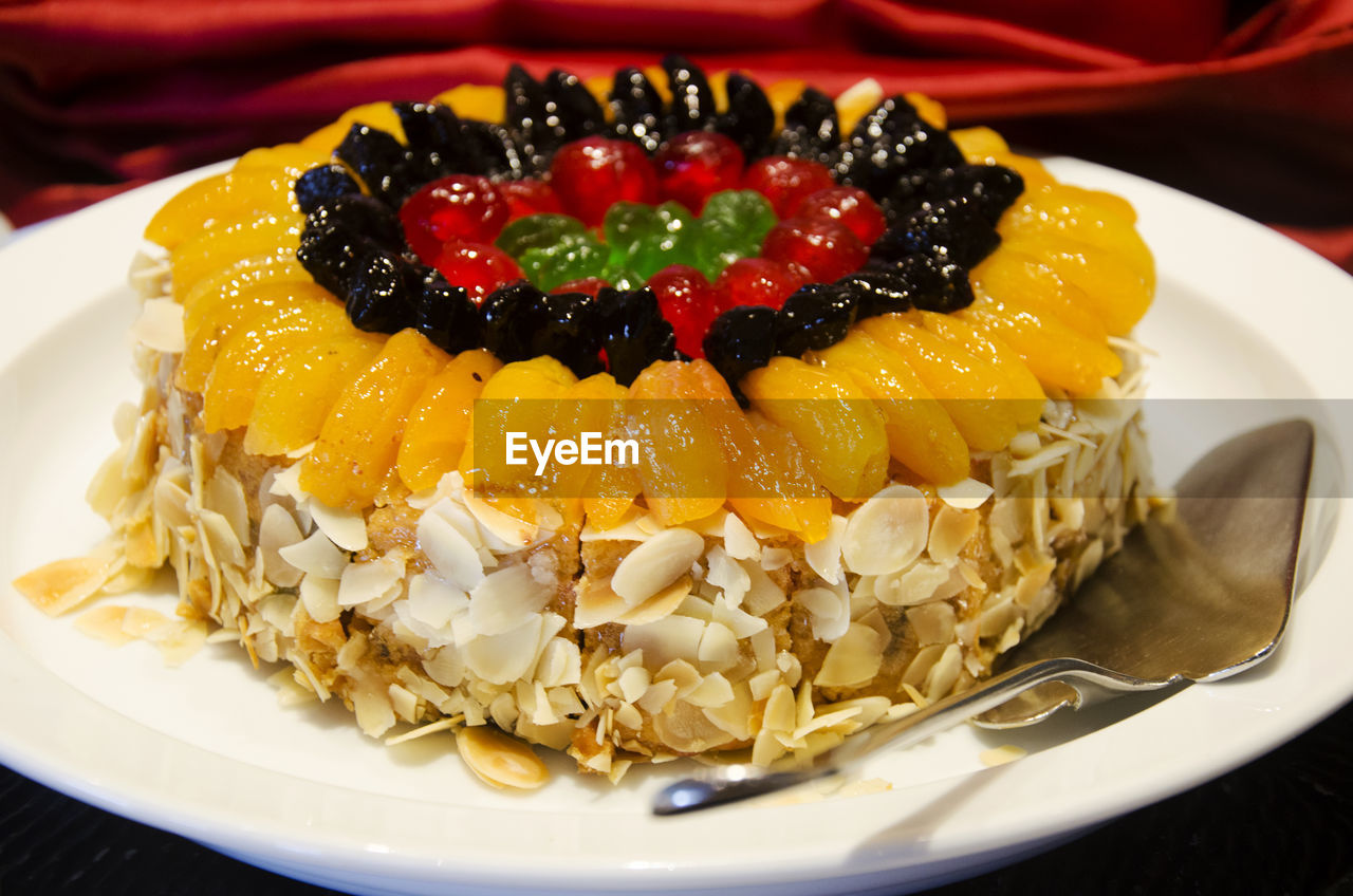 CLOSE-UP OF CAKE WITH SLICE IN PLATE