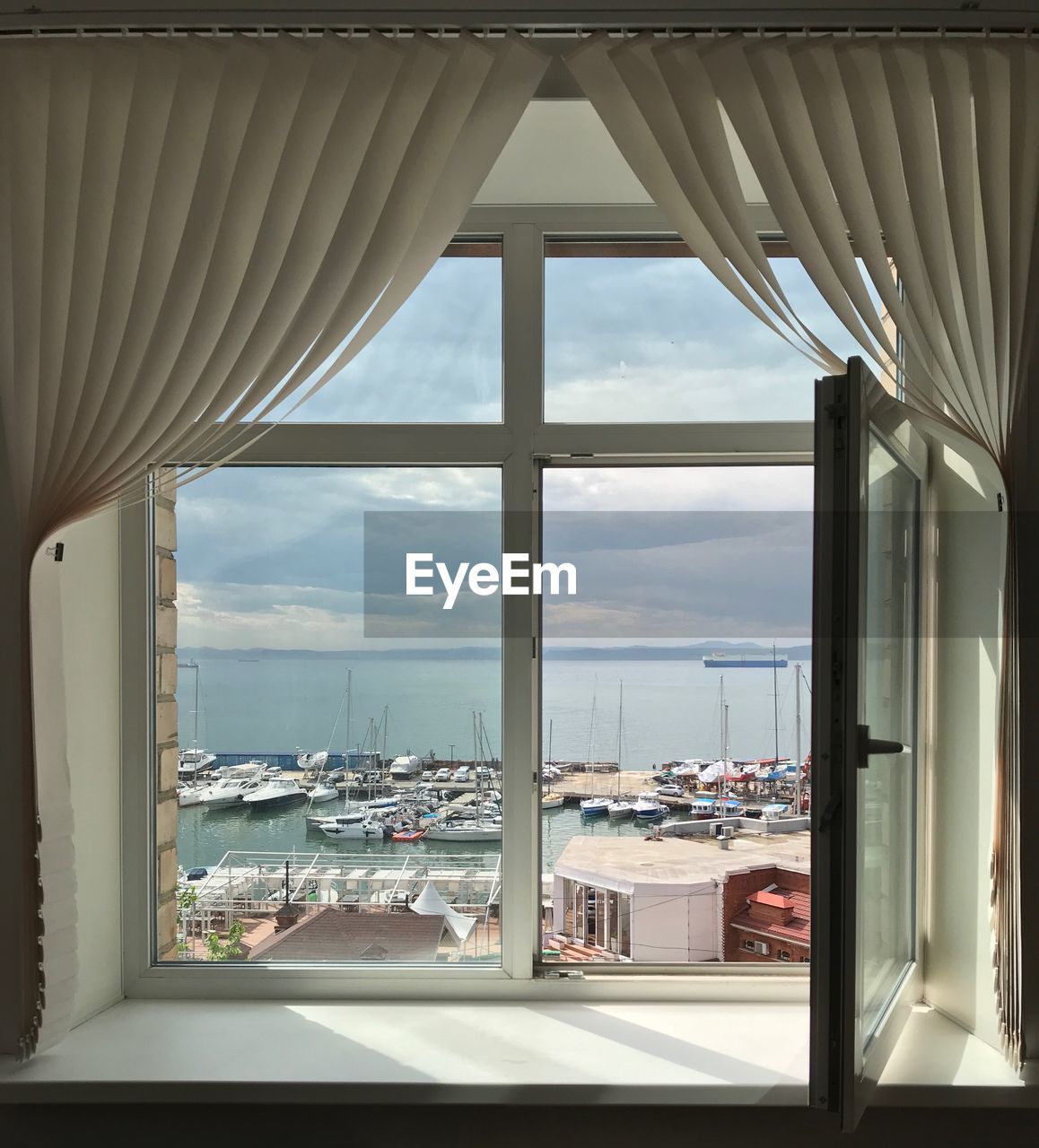 VIEW OF SEA THROUGH WINDOW