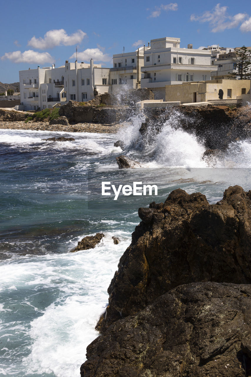 WATER FLOWING THROUGH ROCKS IN SEA