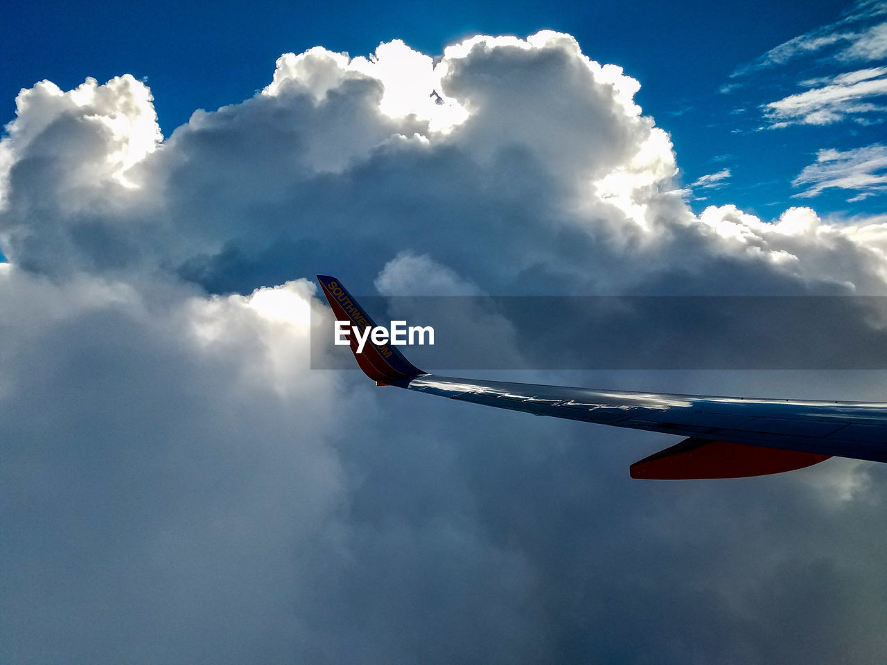 LOW ANGLE VIEW OF AIRPLANE WING AGAINST SKY