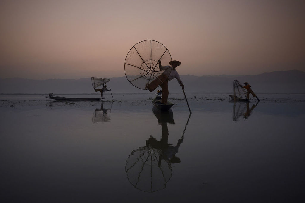 VIEW OF PEOPLE AT SUNSET