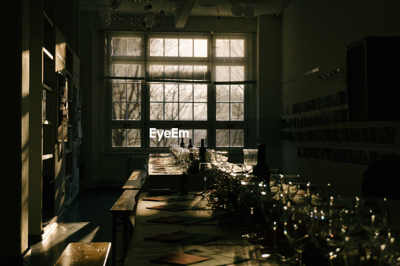 EMPTY TABLE BY WINDOW