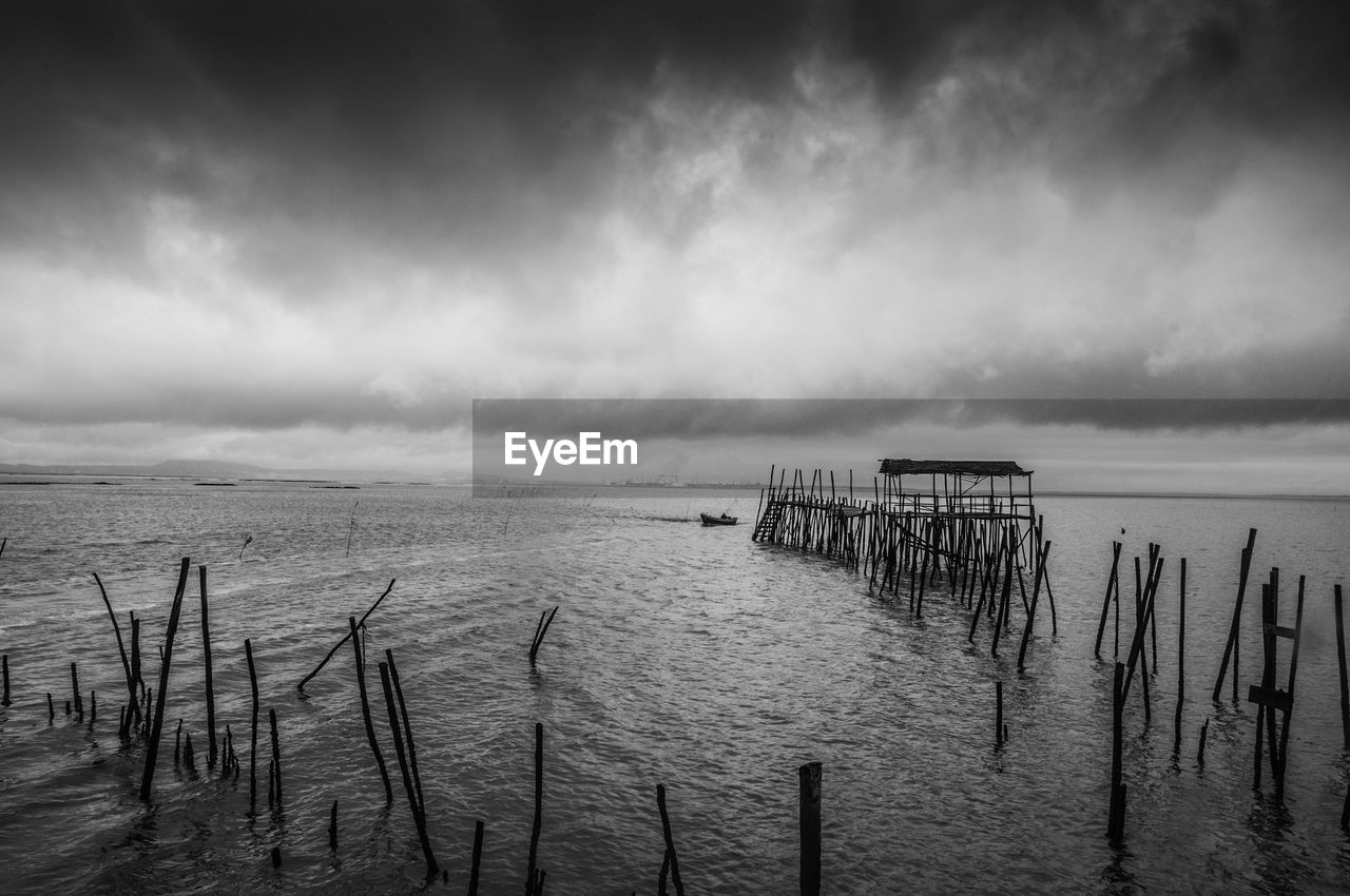 VIEW OF SEA AGAINST CLOUDY SKY