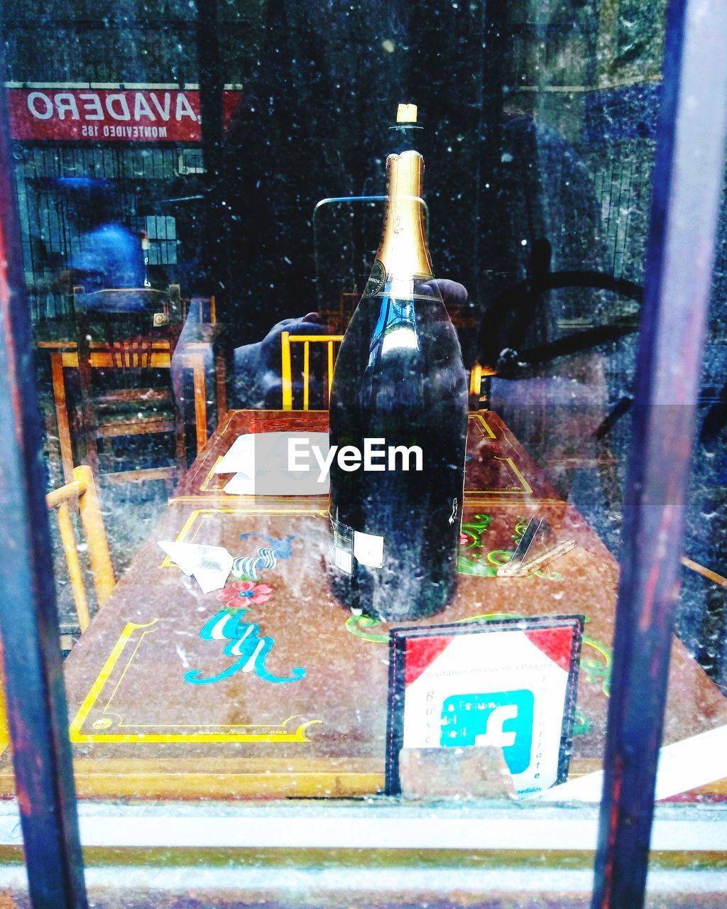 CLOSE-UP OF WINE GLASS WITH BOTTLE