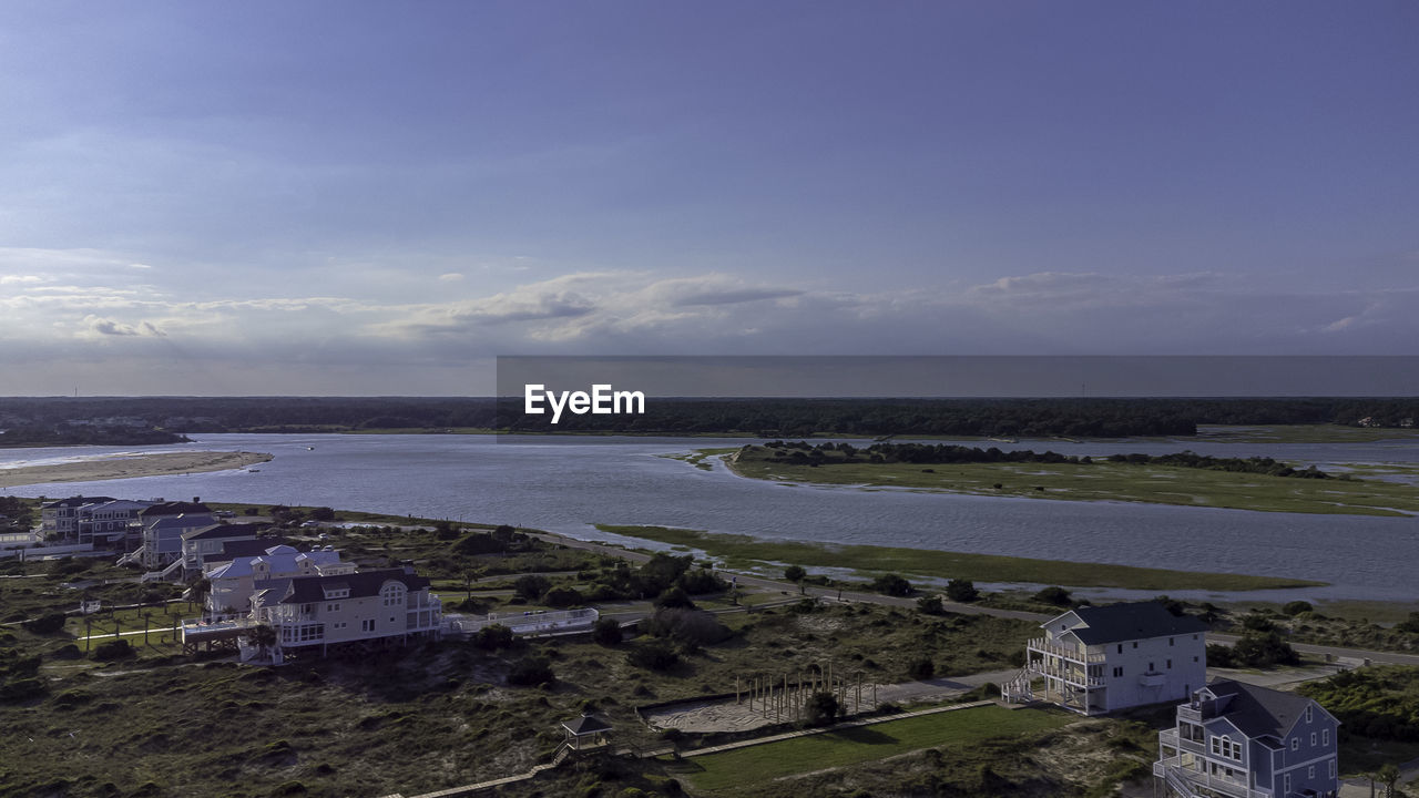 HIGH ANGLE VIEW OF SEA AGAINST SKY