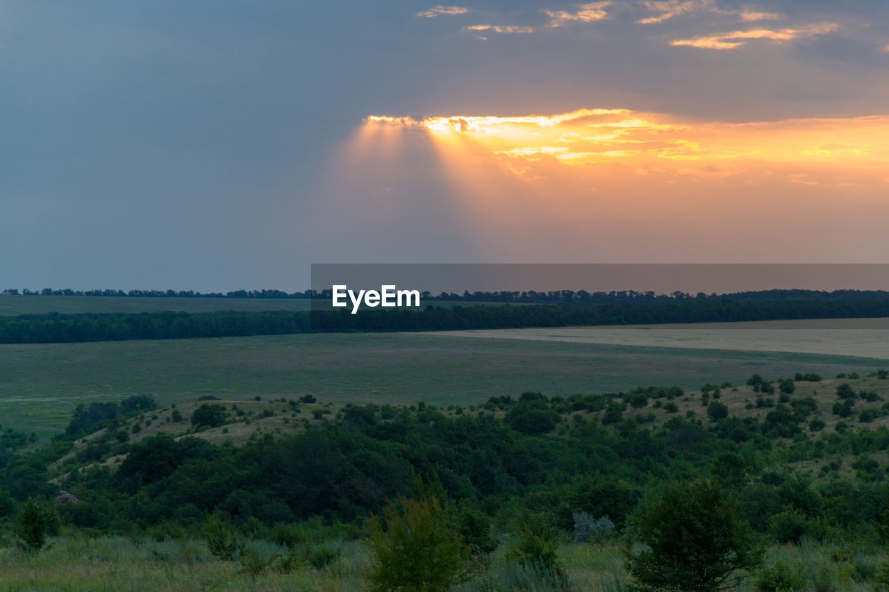 SCENIC VIEW OF LAND AGAINST SKY DURING SUNSET