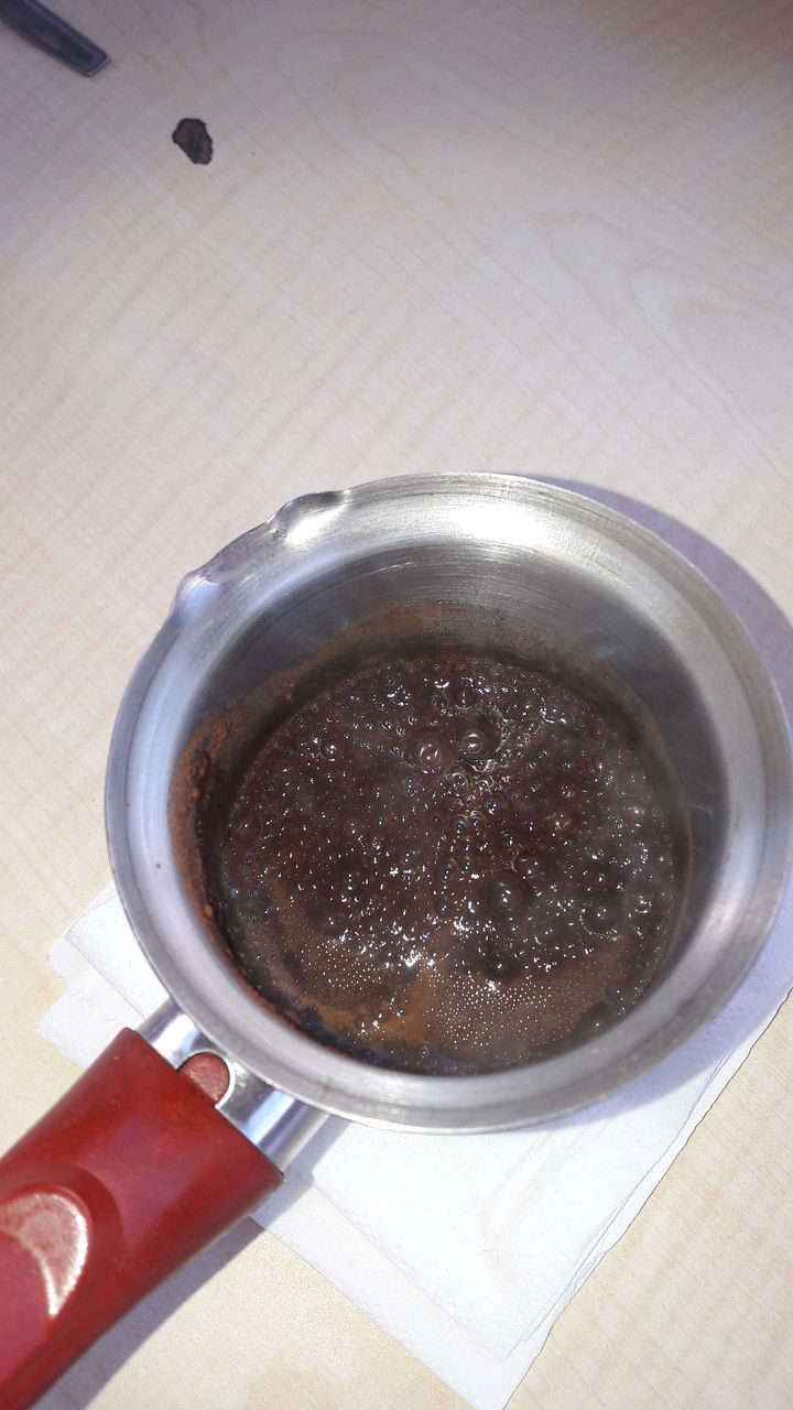 CLOSE-UP OF TEA SERVED ON TABLE