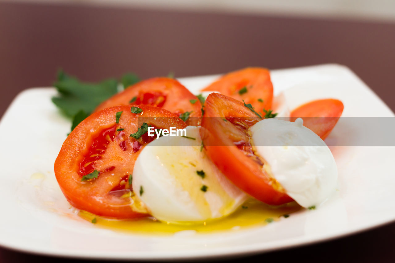 Pomodoro e mozzarella, caprese italiana