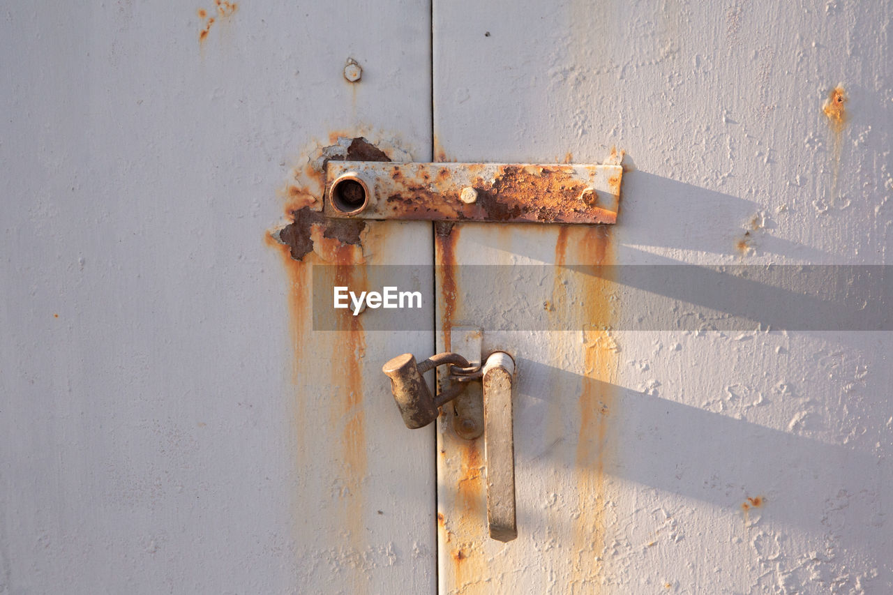 metal, door, protection, entrance, security, lock, wall, rusty, no people, closed, close-up, old, latch, wood, day, wall - building feature, padlock, weathered, iron, door handle, architecture, damaged, outdoors, keyhole, full frame, backgrounds