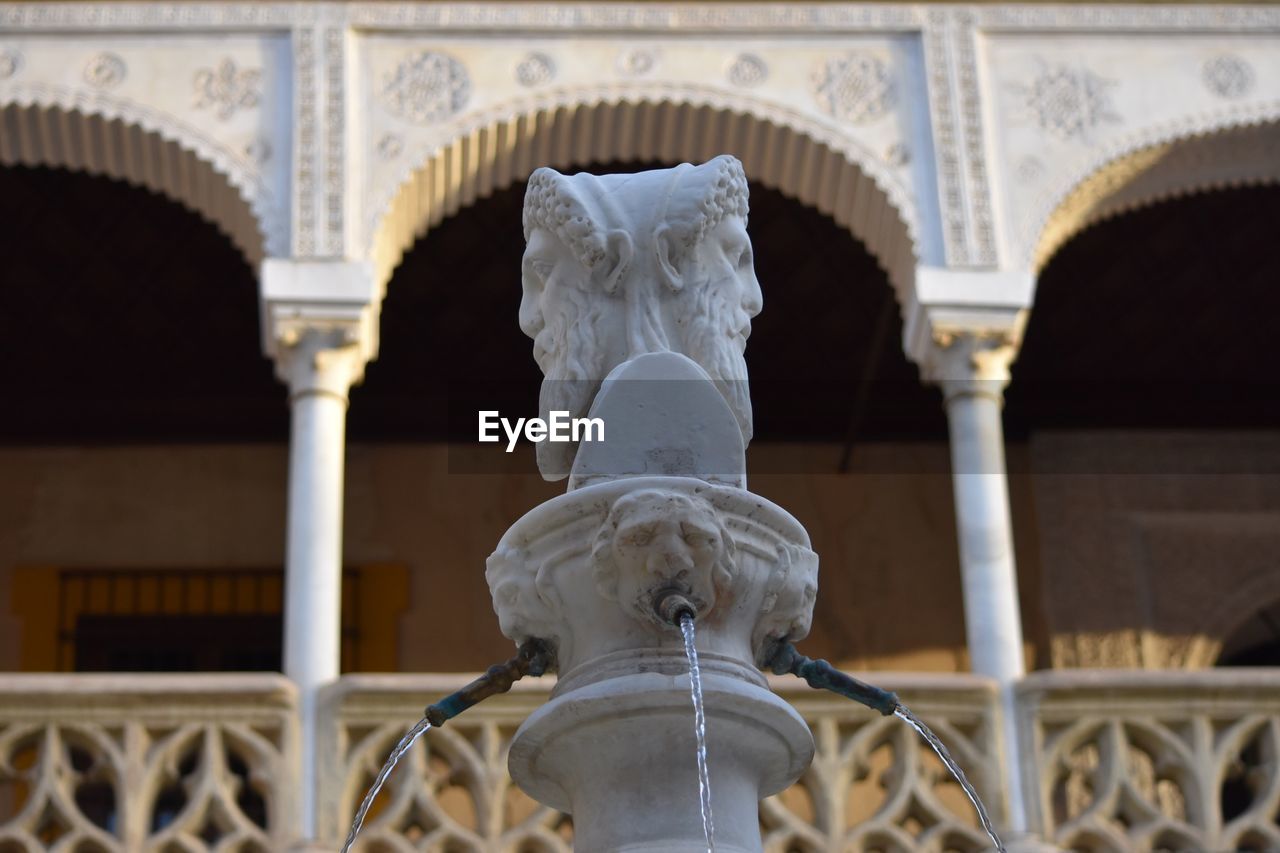 LOW ANGLE VIEW OF STATUE OF A BUILDING