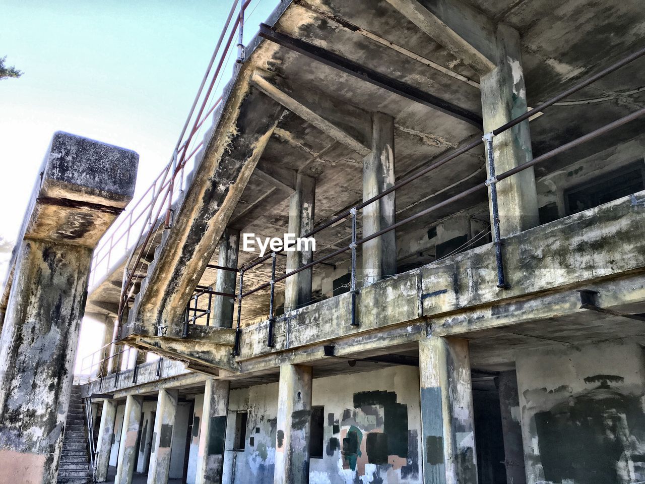 LOW ANGLE VIEW OF OLD BUILDING IN OLD BUILDING