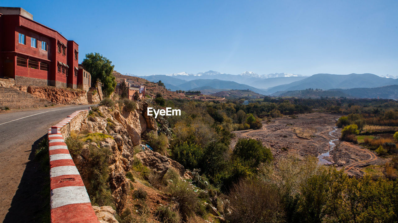 SCENIC VIEW OF MOUNTAINS AGAINST CLEAR SKY