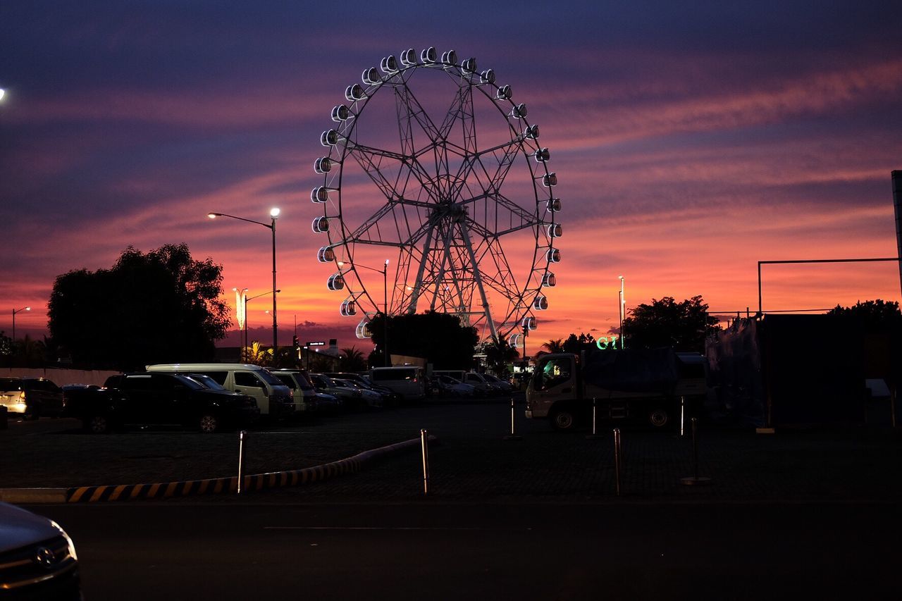 SILHOUETTE FERRIS WHEEL AT NIGHT