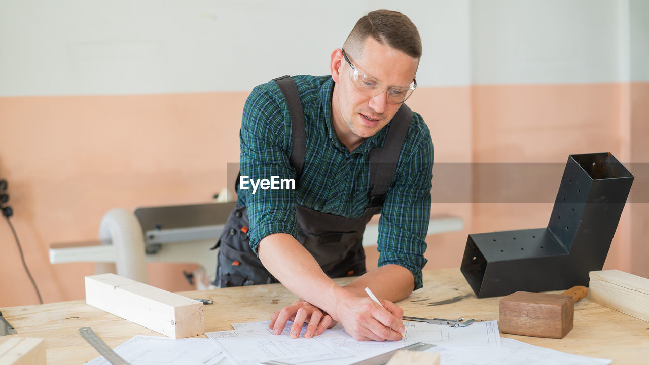 businessmen working on table