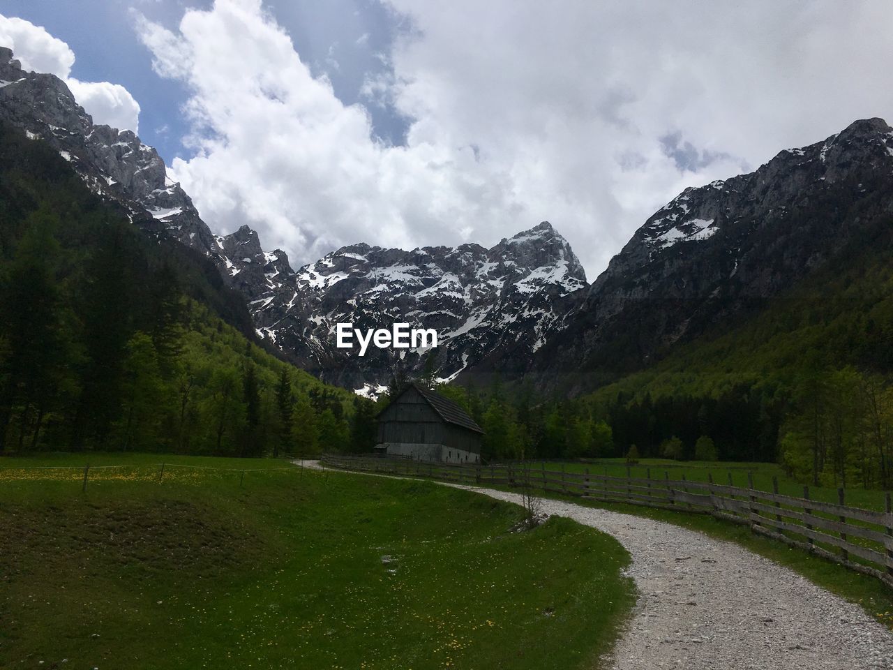 SCENIC VIEW OF MOUNTAIN AGAINST SKY