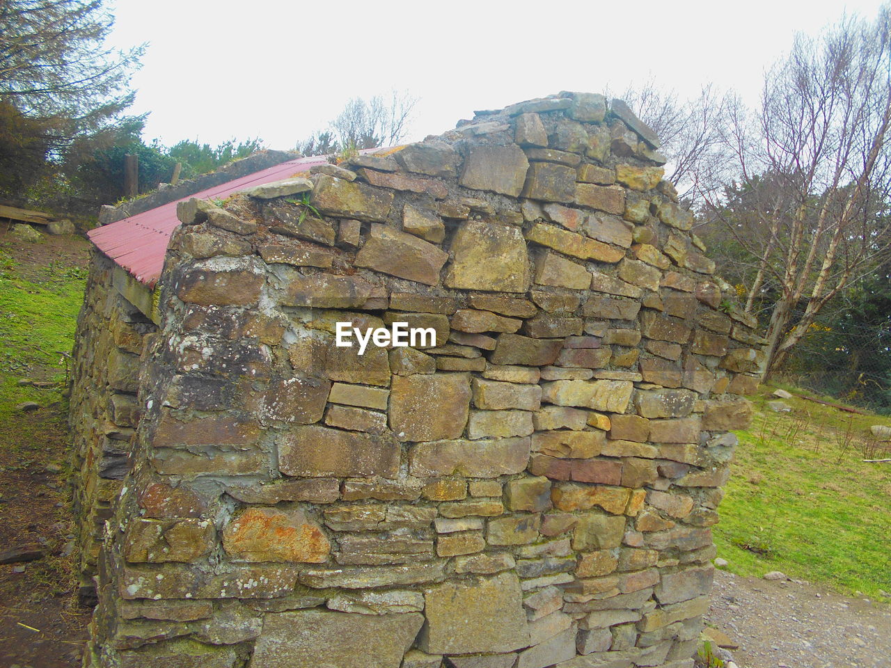 LOW ANGLE VIEW OF OLD BUILT STRUCTURE