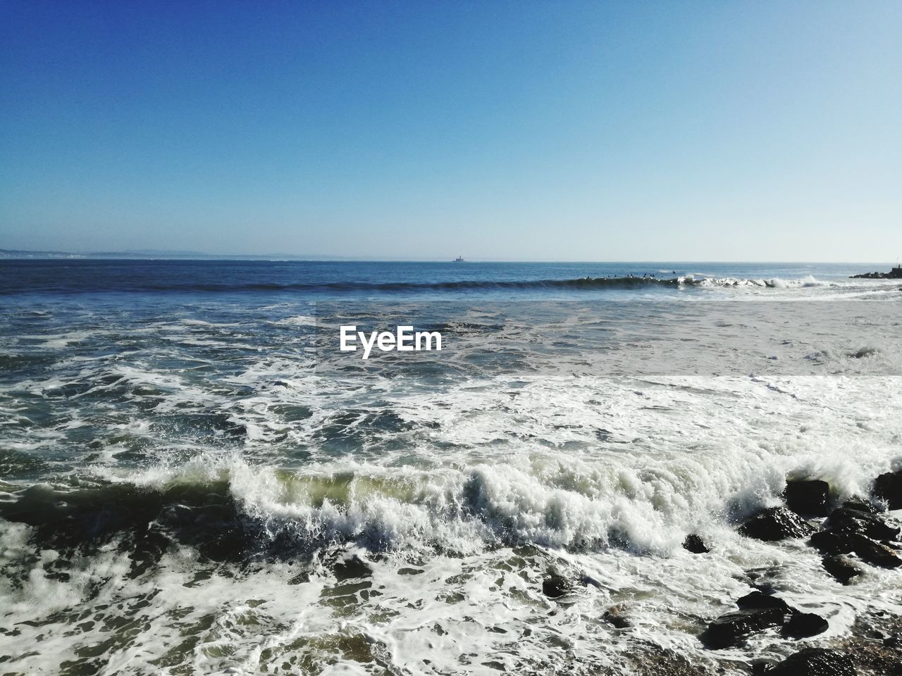 Horizon over waves and rocks