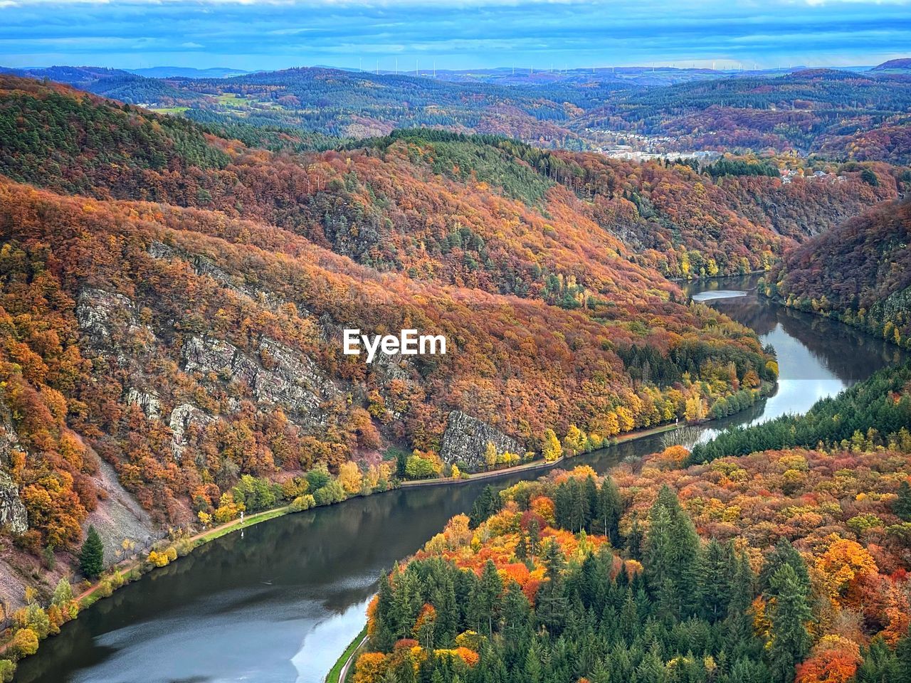 SCENIC VIEW OF RIVER AMIDST AUTUMN TREES
