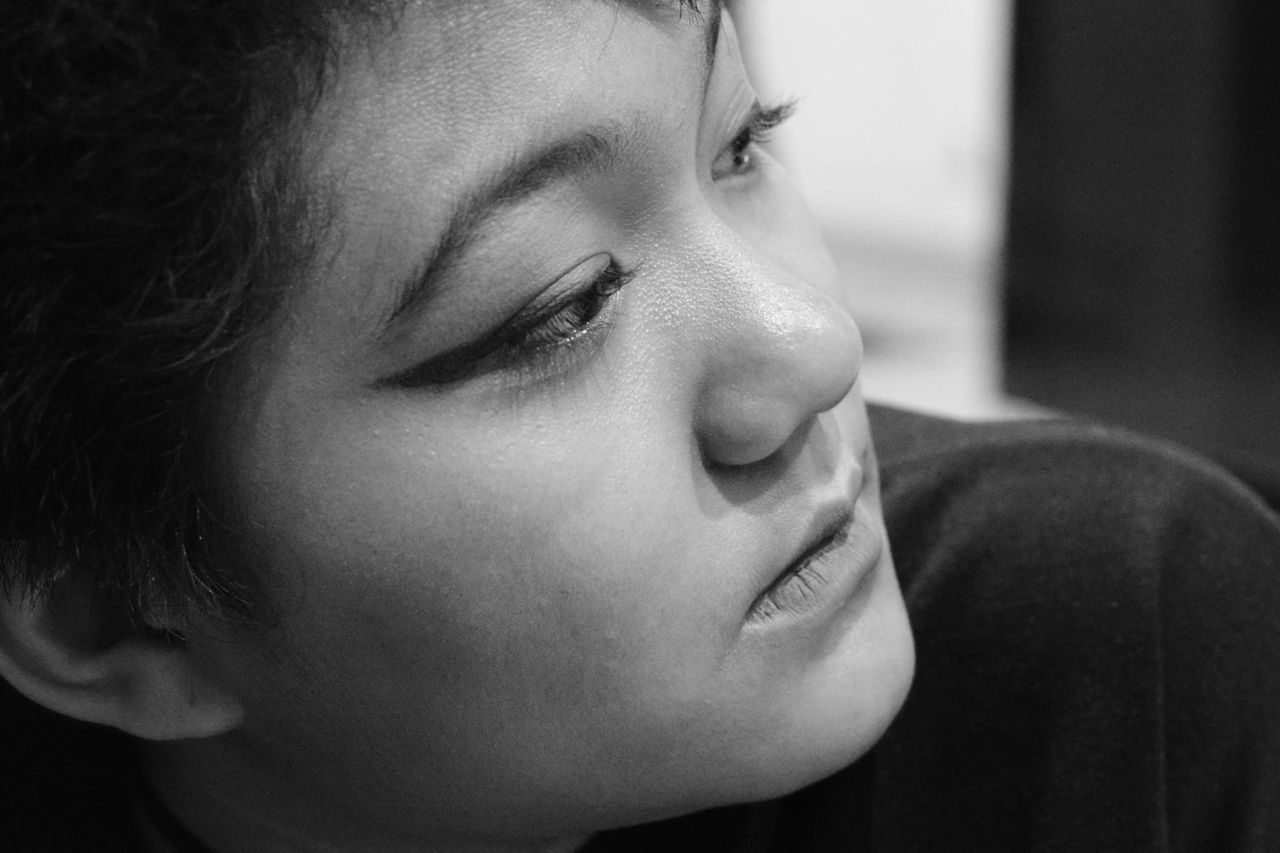 Black and white portrait of a young girl looking away