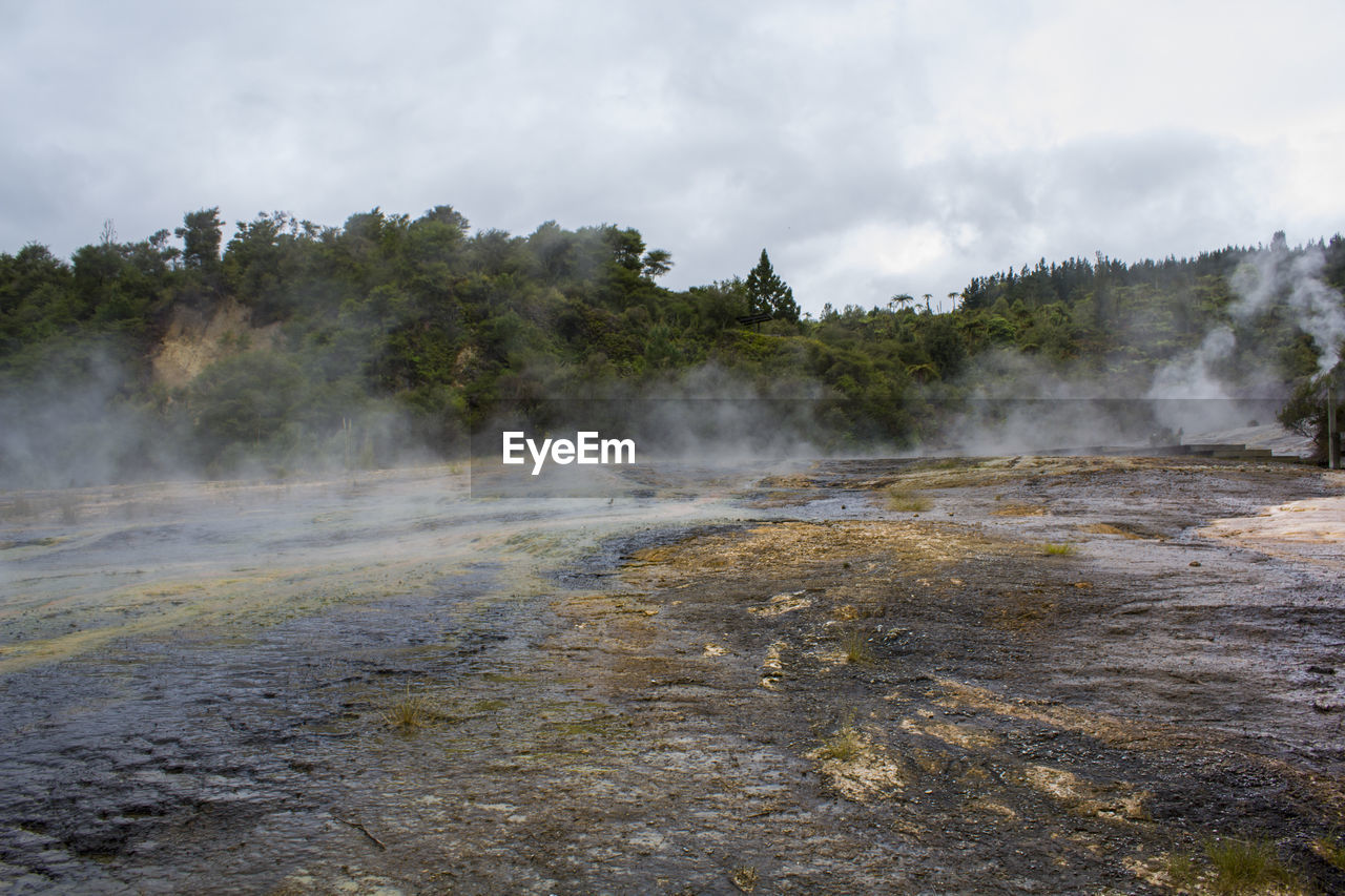 Silica terraces , orakei korako geyserland, geothermal park, new zealand