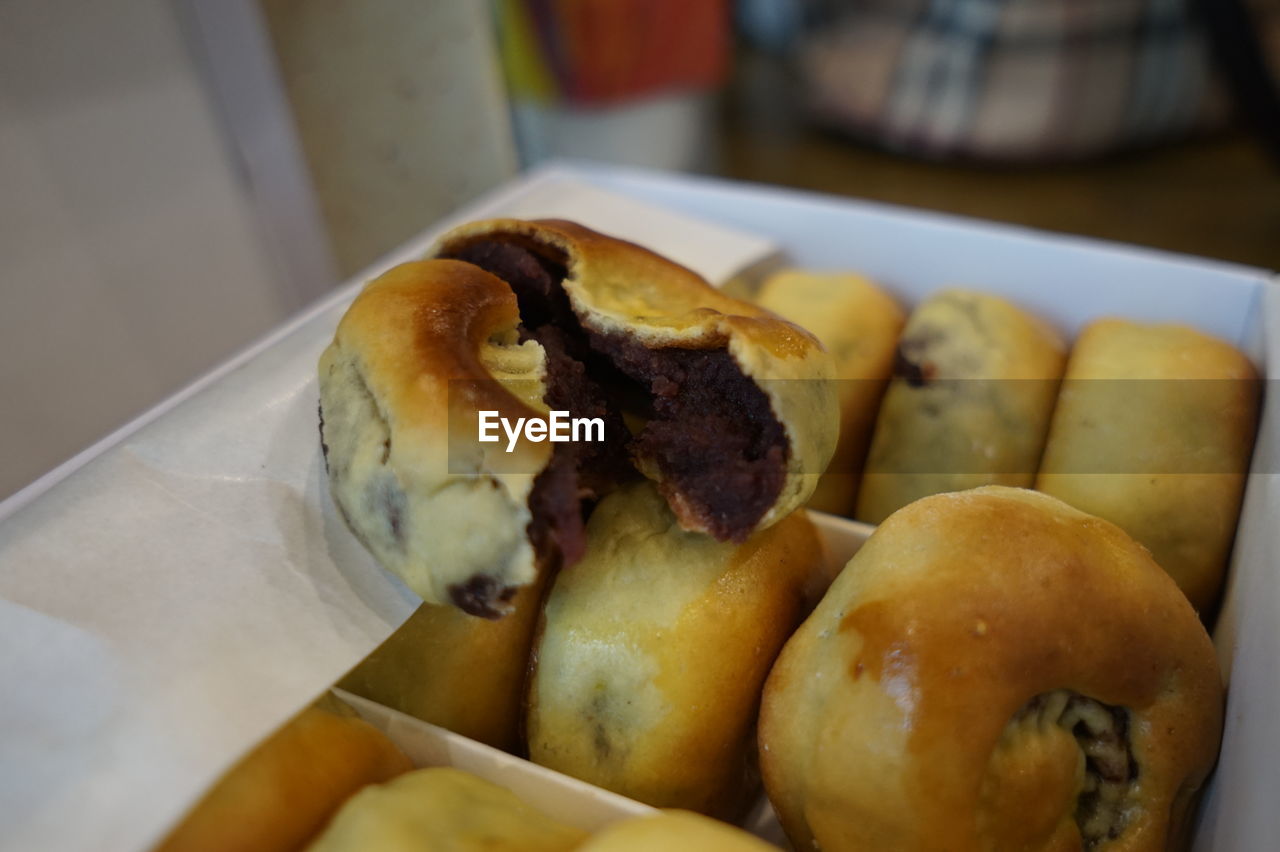 CLOSE-UP OF FOOD ON TABLE