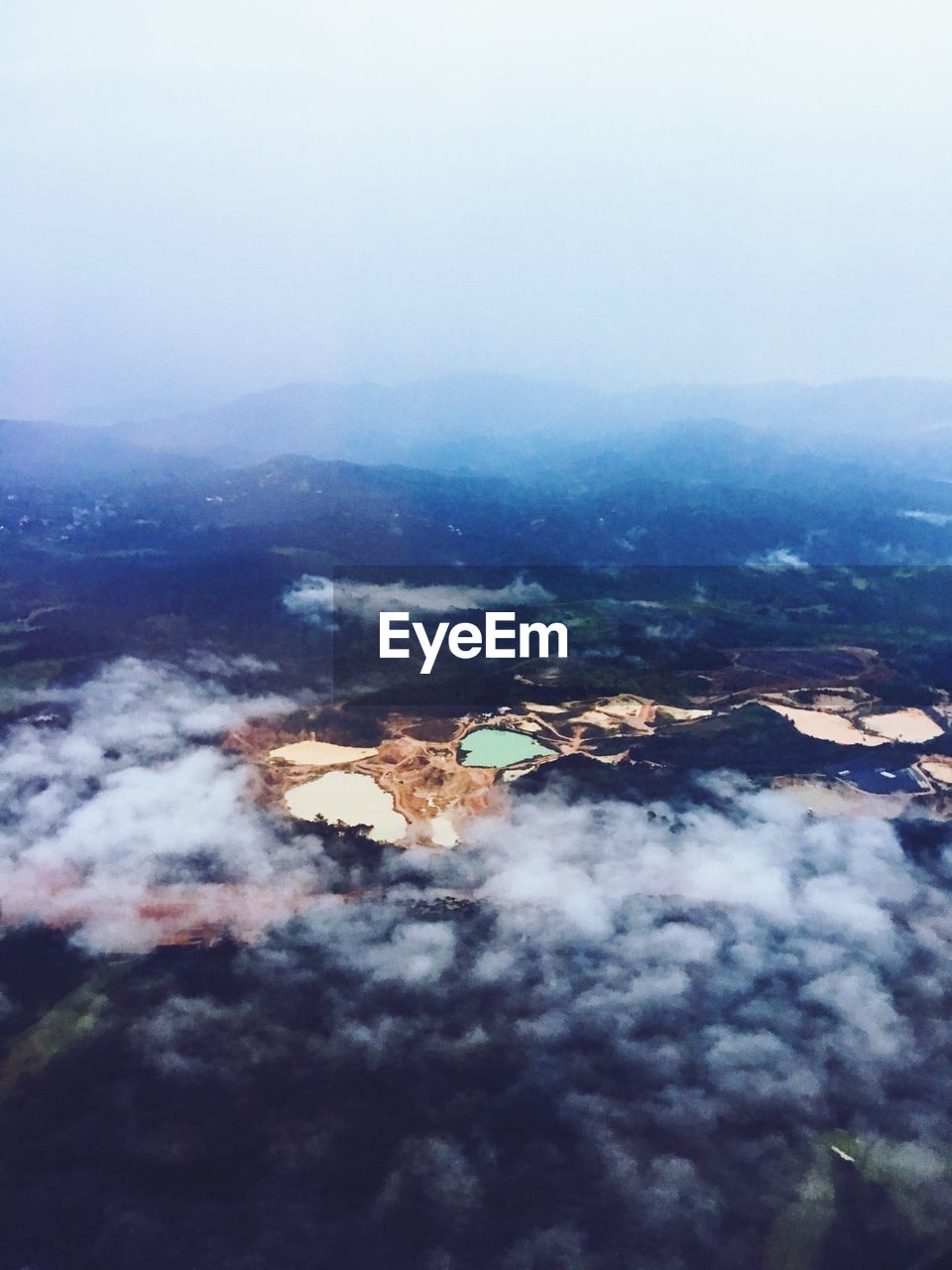 AERIAL VIEW OF MOUNTAIN AGAINST SKY