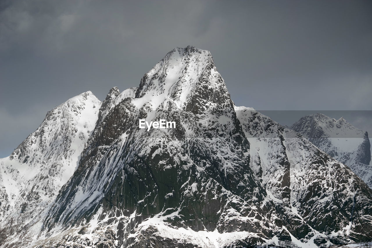 SNOWCAPPED MOUNTAIN AGAINST SKY