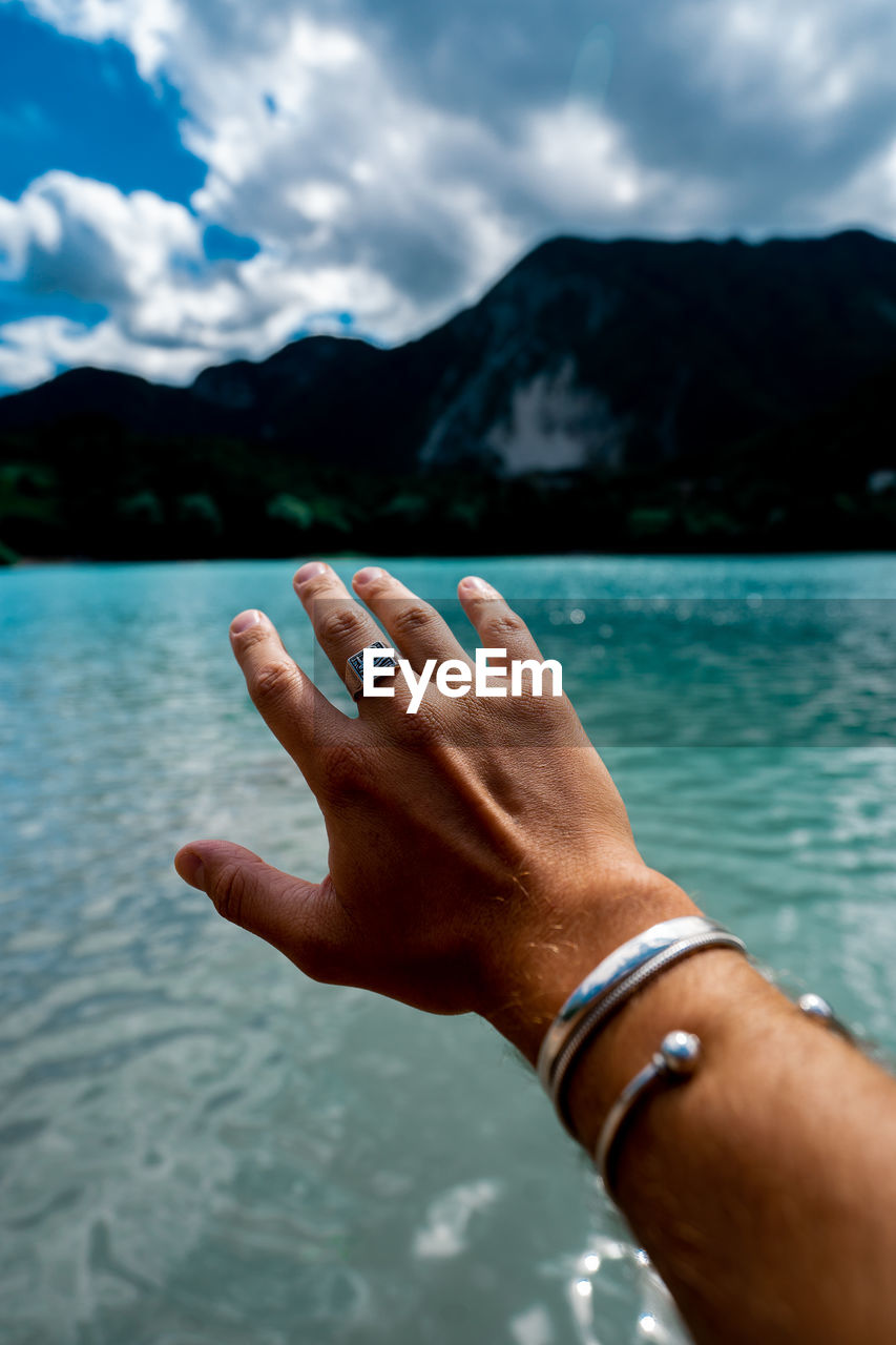 CLOSE-UP OF HAND AGAINST BLURRED BACKGROUND