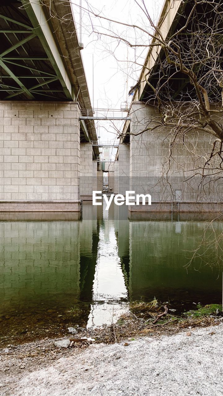 BRIDGE OVER RIVER AGAINST BUILDINGS