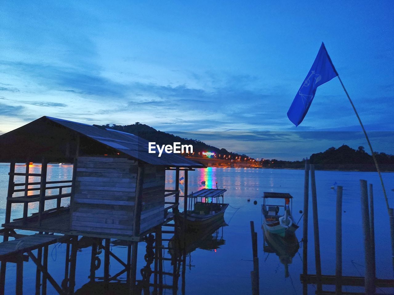 SCENIC VIEW OF LAKE AGAINST BLUE SKY