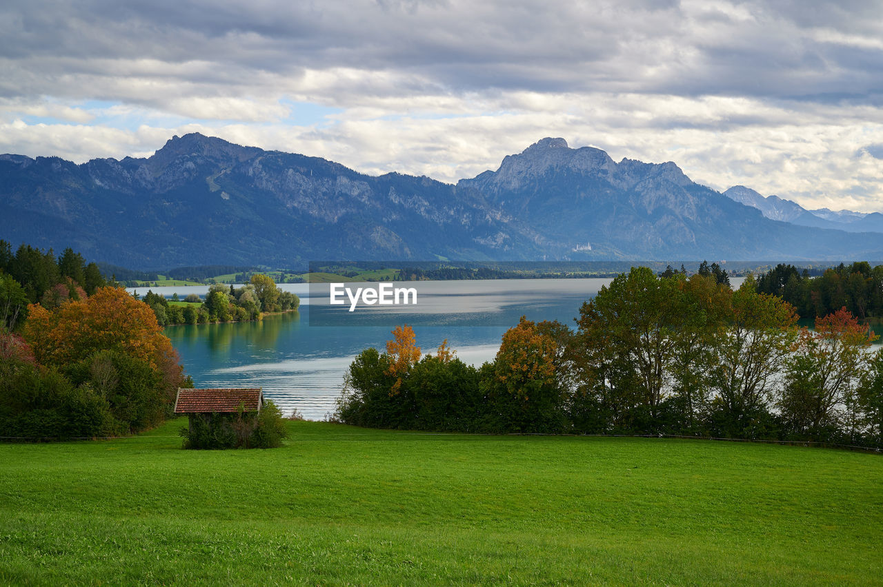 SCENIC VIEW OF LAKE AGAINST MOUNTAIN RANGE