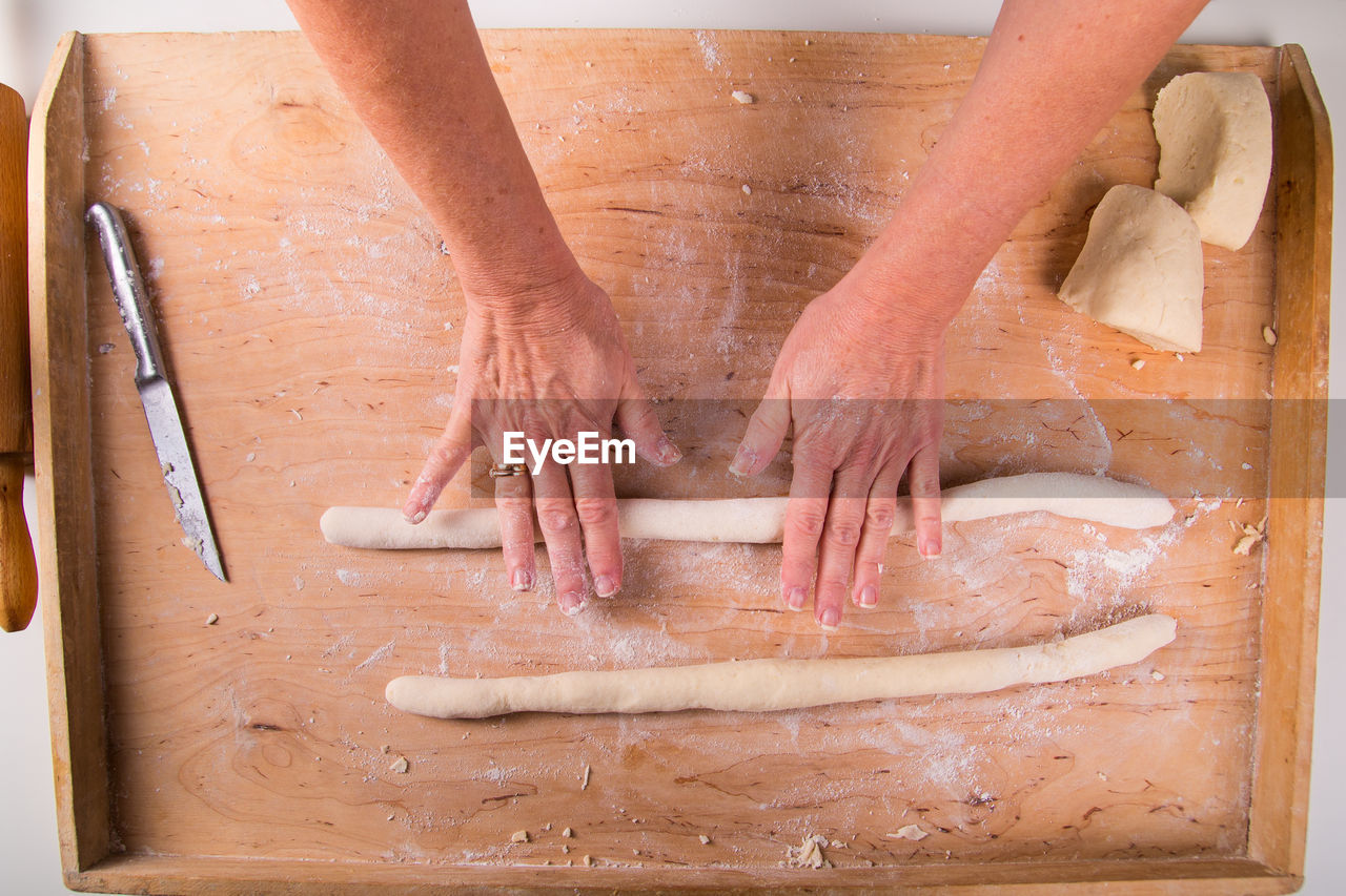 HIGH ANGLE VIEW OF MAN PREPARING FOOD