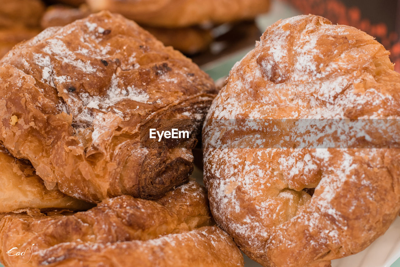 CLOSE-UP OF BREAD