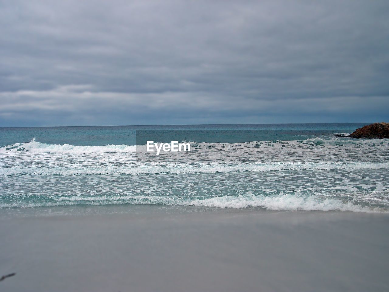 SCENIC VIEW OF BEACH AND SEA AGAINST SKY