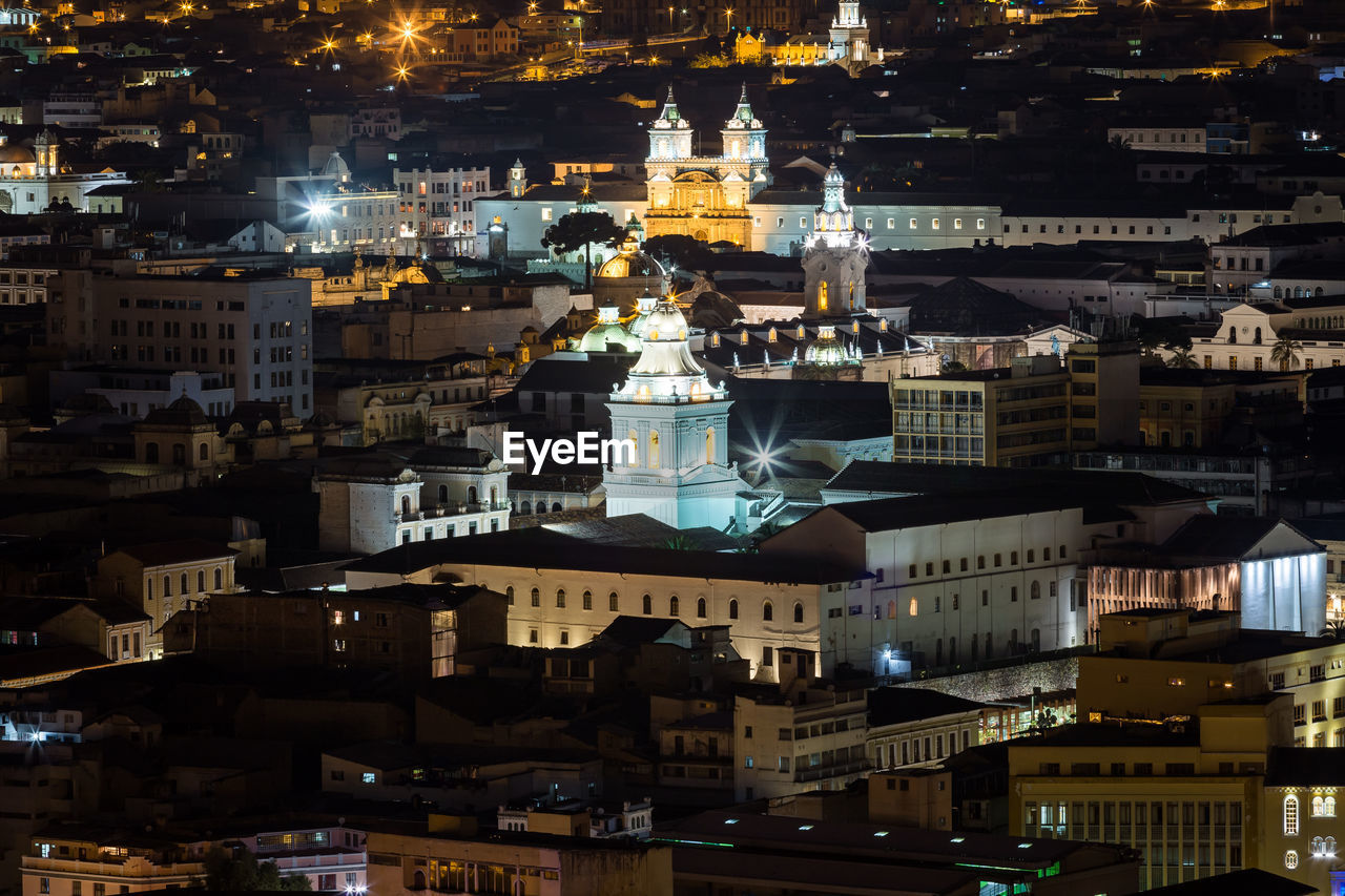 VIEW OF ILLUMINATED BUILDINGS IN CITY AT NIGHT