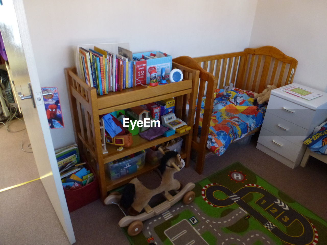 HIGH ANGLE VIEW OF STUFFED TOY ON SHELF AT HOME