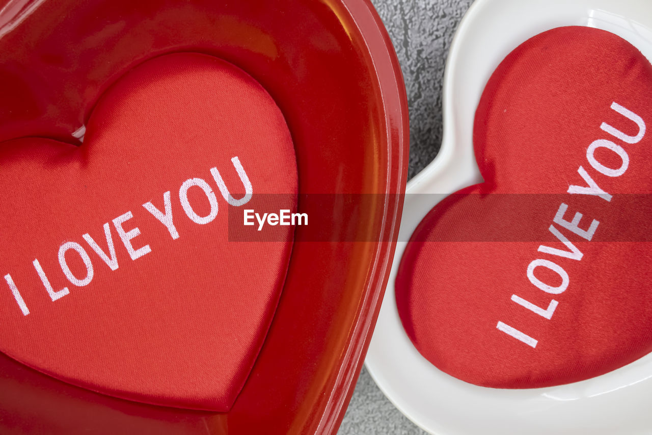 HIGH ANGLE VIEW OF TEXT ON RED HEART SHAPE ON TABLE