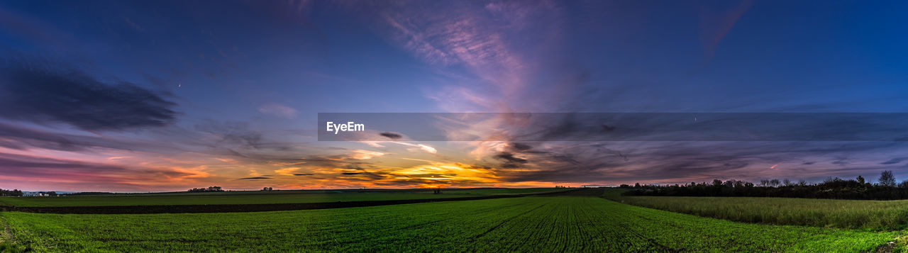 SCENIC VIEW OF AGRICULTURAL FIELD AGAINST DRAMATIC SKY