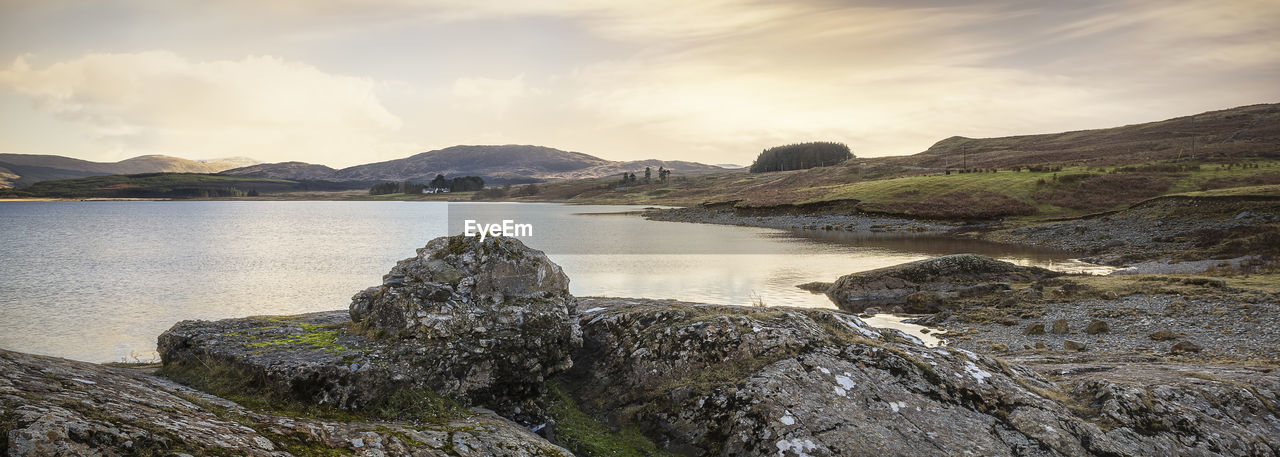 Panoramic view of lake and mountains against sky