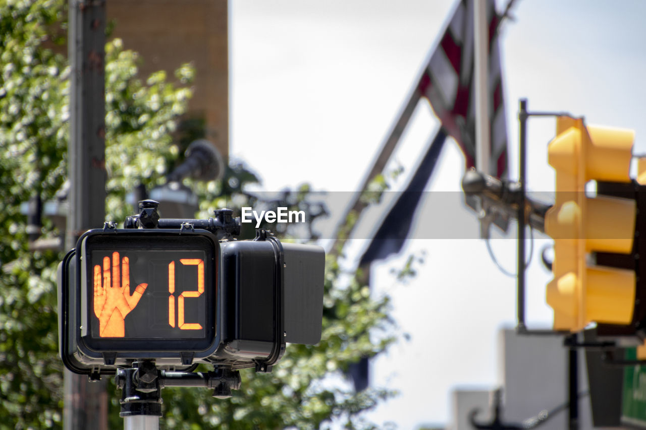 CLOSE-UP OF ROAD SIGNAL ON STREET