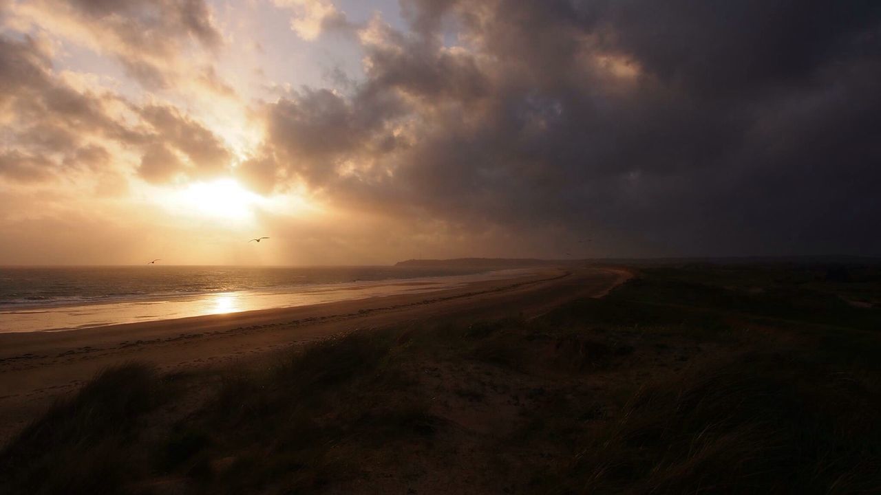 SCENIC VIEW OF SUNSET OVER SEA