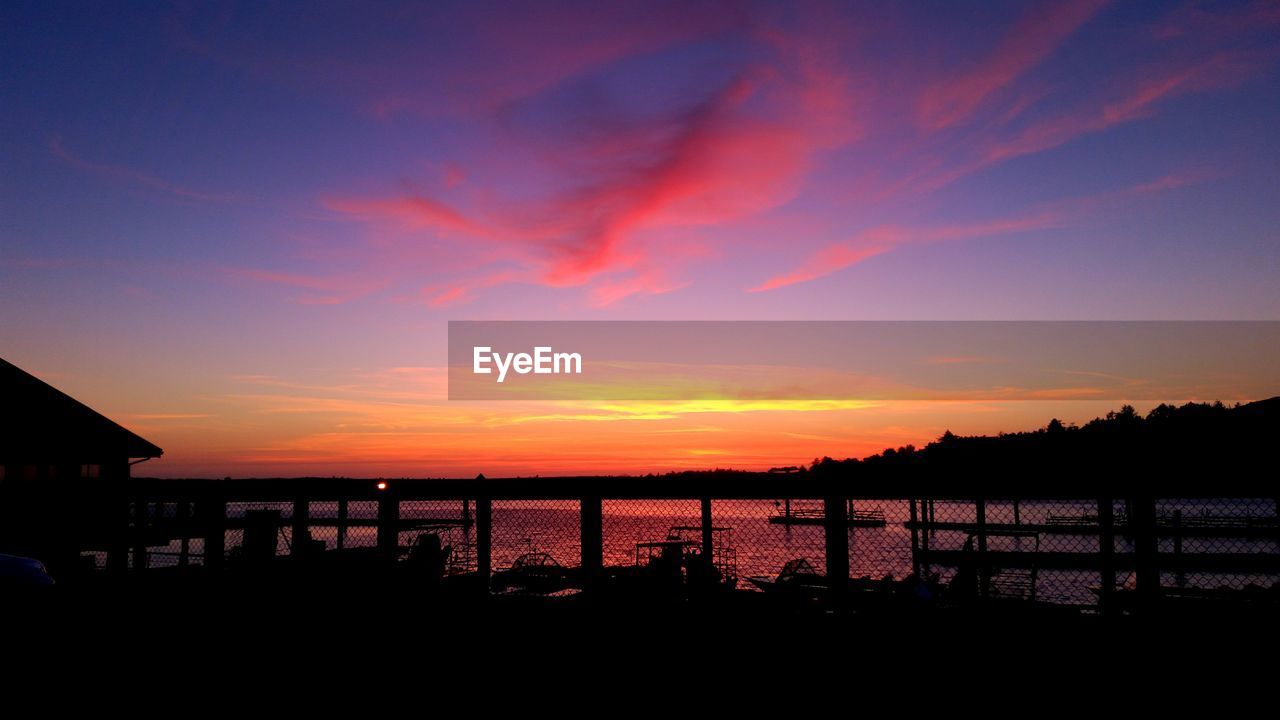 SCENIC VIEW OF SUNSET OVER SEA